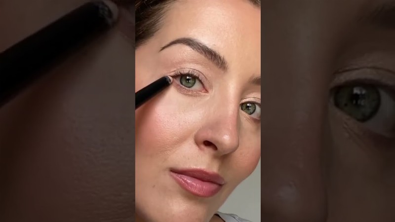 Easy Shimmery Eye Makeup : Eye Makeup Tutorials : Bobbi Brown Cosmetics