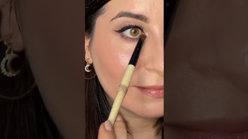 How To: Shimmery Spring Eye Look