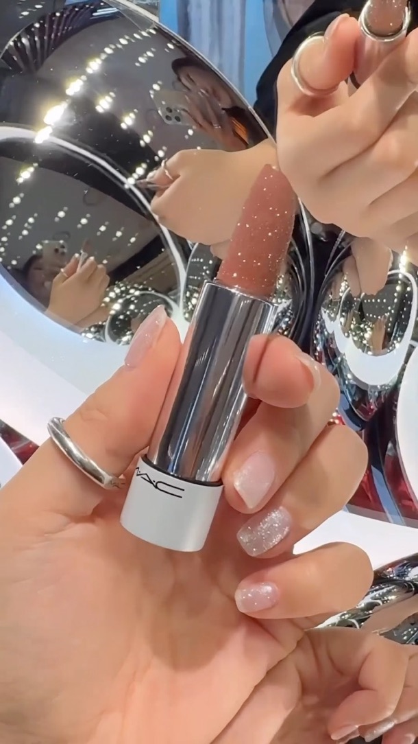 M·A·C Cosmetics shiny lipstick