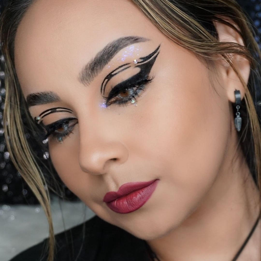 wet n wild beauty - *These graphic eyeliner vibes, tho* #jesiika89 creating this luxe liner look usi